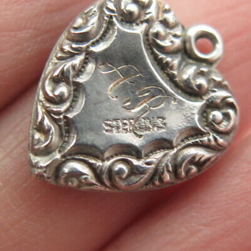 925 Sterling Silver Antique Victorian Repousse Heart Pendant (missing stone) - Picture 7 of 7